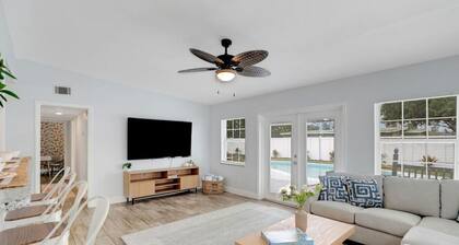 Citrus Oasis: 4BR Pool Home