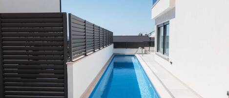 Lämmitetty uima-allas