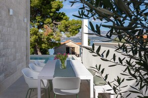 Outdoor dining - Villa Petra Stella with Pool (Splitska)