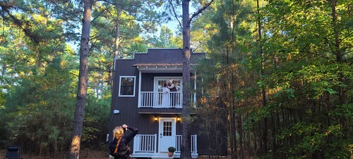 Rustic Western Bath House in East Texas Piney Woods, Honeymoon, Weddings, Venues