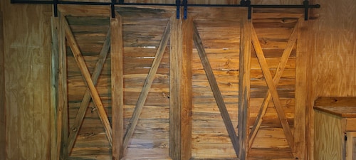 Rustic Western Bath House in East Texas Piney Woods, Honeymoon, Weddings, Venues