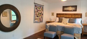 2 bedrooms, internet, bed sheets
