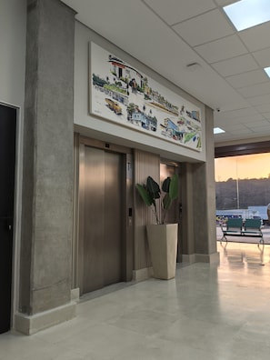 Reception - Hotel 28 (Embu das Artes)