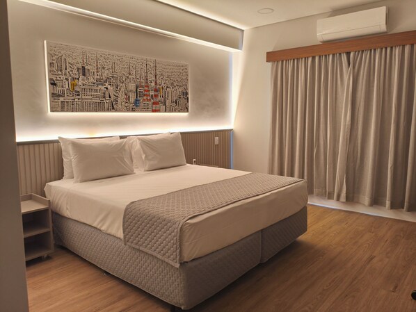 Deluxe Double Room | In-room safe, desk, laptop workspace, iron/ironing board