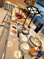 Café da manhã com buffet grátis todos os dias