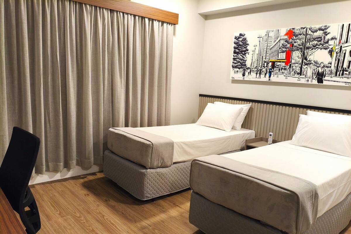 Executive Suite | In-room safe, desk, laptop workspace, iron/ironing board
