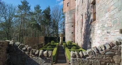 Historic 6-Bedrooms Castle Retreat