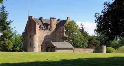 Historic 6-Bedrooms Castle Retreat