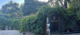 Charming guest cottage in Santa Barbara with access to hiking and the beach