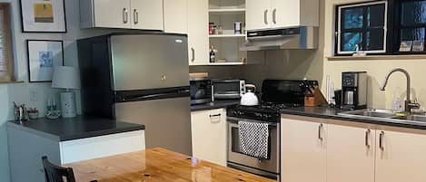 Micro-ondes, four, plaque de cuisson
