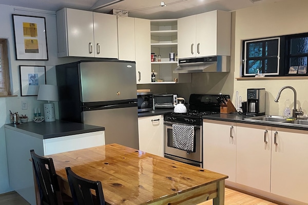 Microondas, horno, placa de cocina