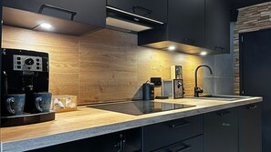 Micro-ondes, four, plaque de cuisson, lave-vaisselle