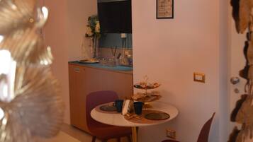 Eenvoudige tweepersoonskamer | Geluiddichte muren, gratis wifi