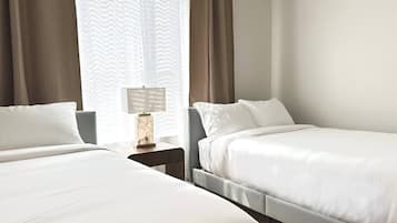 2 soveværelser, skrivebord, strygejern/strygebræt, weekendseng