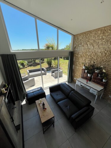 Ancienne Étable rénovée, vue sur la vigne et Spa !