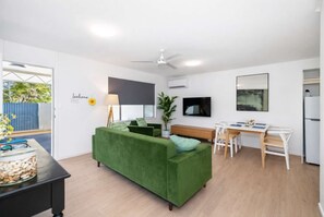 Smart TV - Comfortable Townsville Retreat Near Mater Hospital (Pimlico)