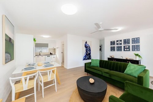 2BR Home Near Mater Hospital with Parking, Pimlico