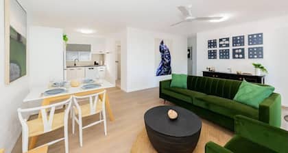 2BR Home Near Mater Hospital with Parking, Pimlico