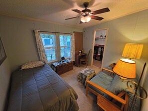 3 Schlafzimmer, Schreibtisch, Bügeleisen/Bügelbrett, WLAN