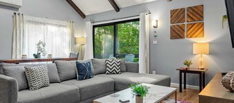 Timberline Retreat Forest Views & Minutes to Camelback Resort