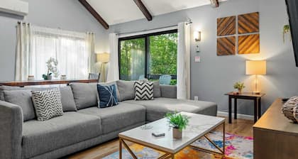 Timberline Retreat Forest Views & Minutes to Camelback Resort