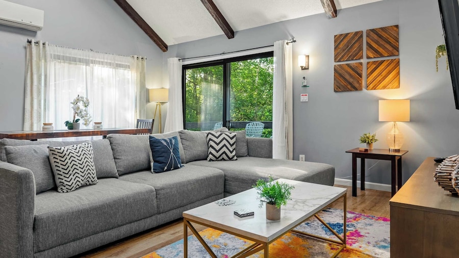 Timberline Retreat Forest Views & Minutes to Camelback Resort