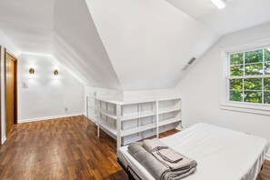 3 soverom, strykejern/-brett, wi-fi og sengetøy