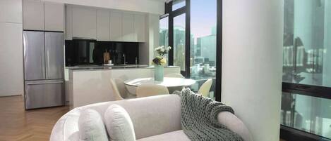 Télévision, chaîne hi-fi, espaces bureaux