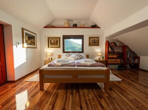 3 bedrooms, iron/ironing board, Internet, bed sheets