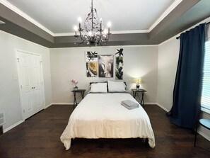 3 bedrooms, iron/ironing board, WiFi, bed sheets