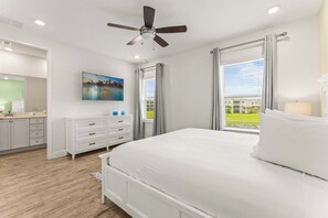 3 bedrooms, iron/ironing board, travel cot, WiFi - Waves of Relaxation – For 8! (Kissimmee)
