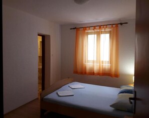 2 chambres, fer et planche à repasser, accès Internet, draps fournis