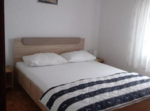 2 chambres, fer et planche à repasser, accès Internet, draps fournis