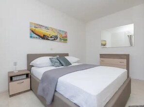 4 bedrooms, internet, bed sheets