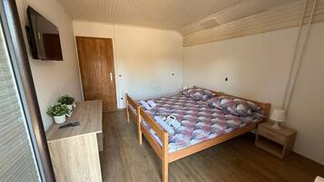 1 bedroom, internet, bed sheets