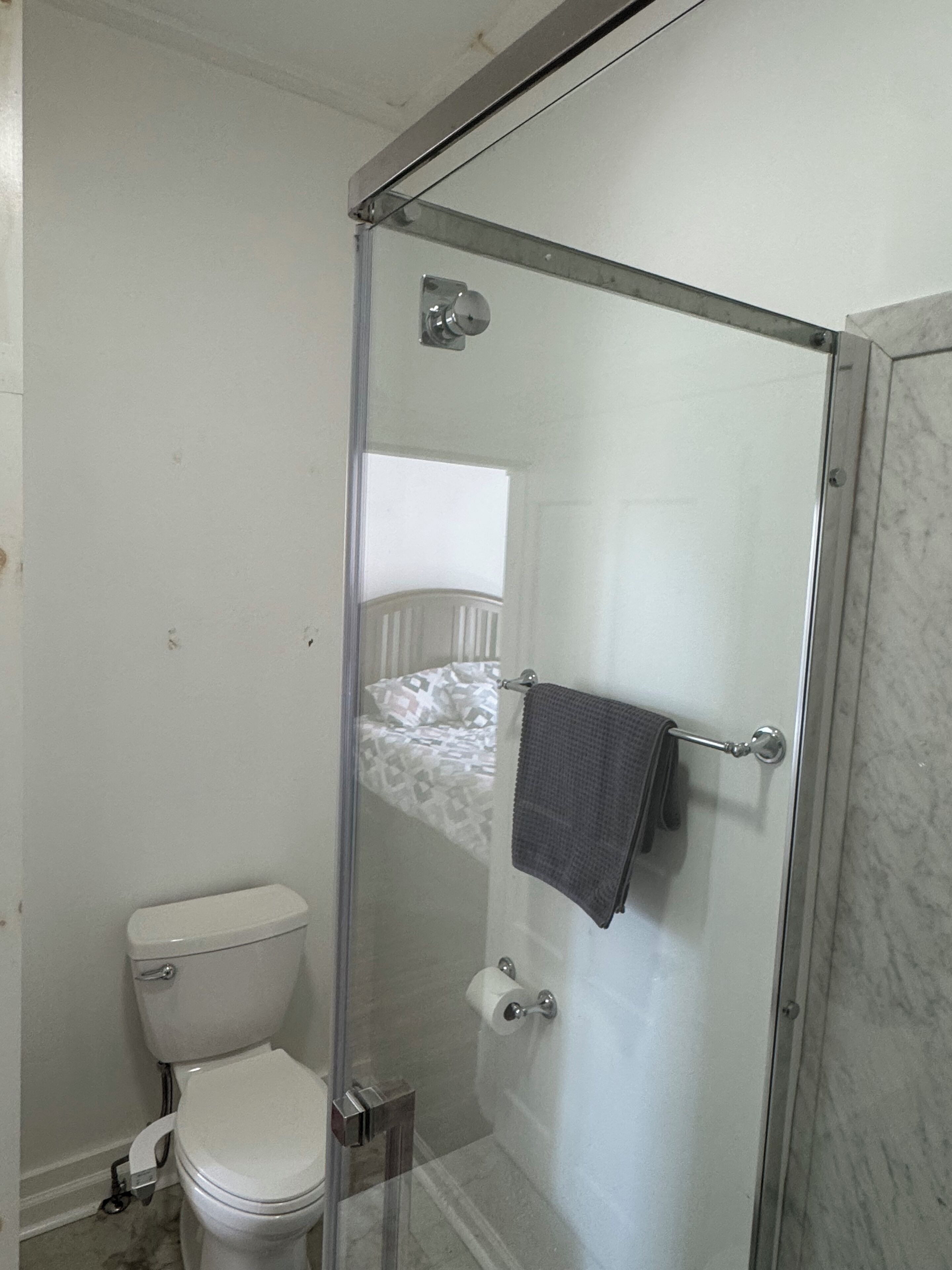 Dusche, Haartrockner, Bidet, Handtücher