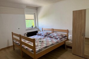 1 bedroom, internet, bed sheets