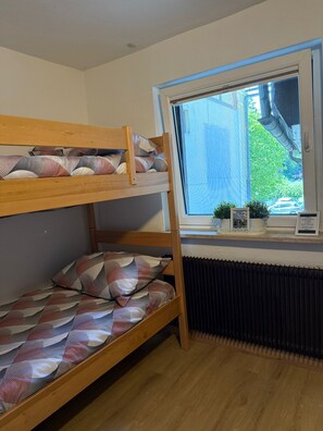 1 bedroom, desk, WiFi, bed sheets