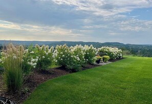 Property grounds - Charming 10 acre gated property with Cottage overlooking Boyne Valley (Boyne Falls)