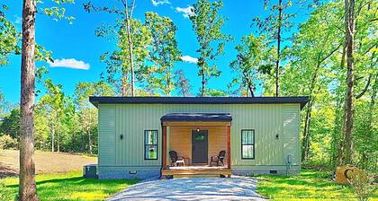 Cabin C -Basses Creek Cabins - Golf, swim, hike!