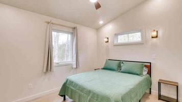 1 sovrum, skrivbord, strykjärn/strykbräda och gratis wi-fi