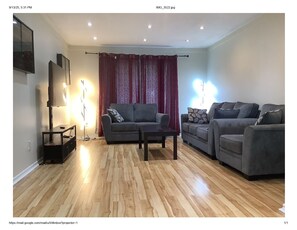 TV - Terrific 4-bedroom apartment with AC in Mississauga (Mississauga)