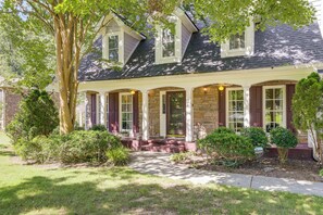 Exterior - 6 Mi to Stone Mountain Park: Home w/ Deck! (Lilburn)