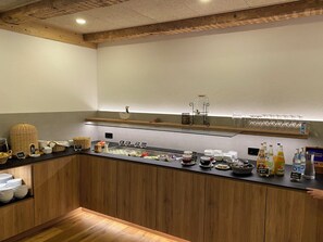 Frokostbuffé hver dag (EUR 10 per person)