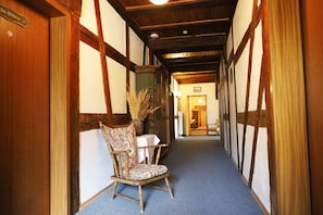 Family Room, Garden View | Living area | 55-inch Smart TV with satellite channels - Hotel Gasthof zur Post (Wolfegg)