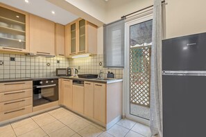 Microwave, oven - Your Athens Apartment near Acropolis II (Athina)