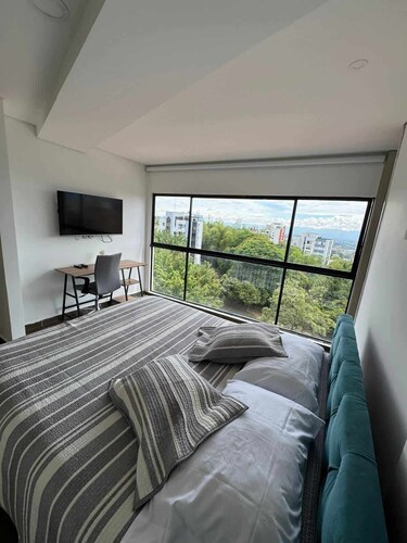 lEPl Comfy Loft w/Tv,Washer,Parking,Well Location