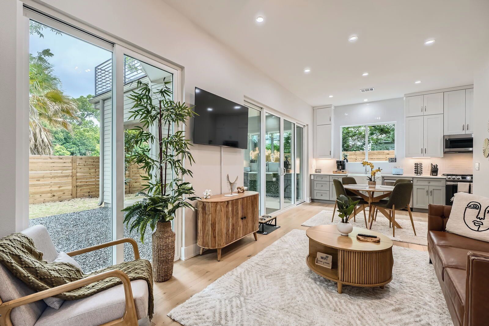 المنشأة من الداخل