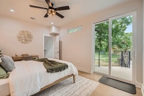 2 bedrooms, desk, iron/ironing board, travel crib