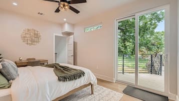 2 bedrooms, desk, iron/ironing board, travel crib